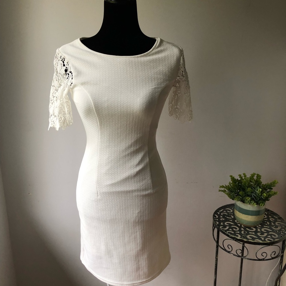 Suzy Shier White Dress Lace Sleeves Size XS